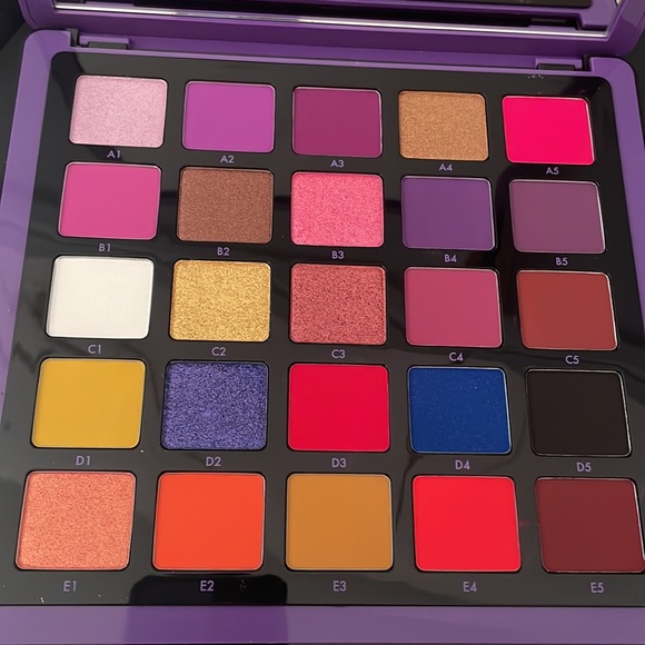 😍 Brand new in Box Stunning ABH Norvina Collection Vol 1 - Picture 5 of 7